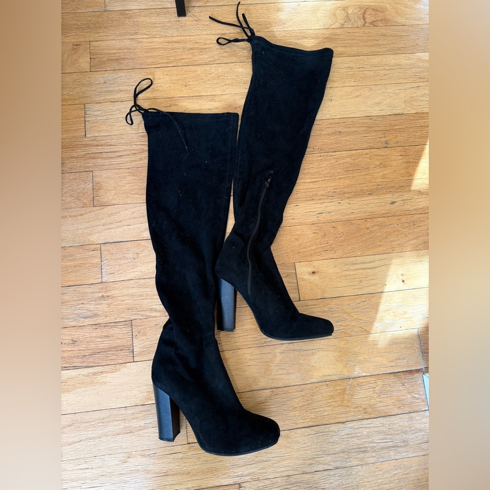 Elegant Black Women's Knee-High Boots size 9
